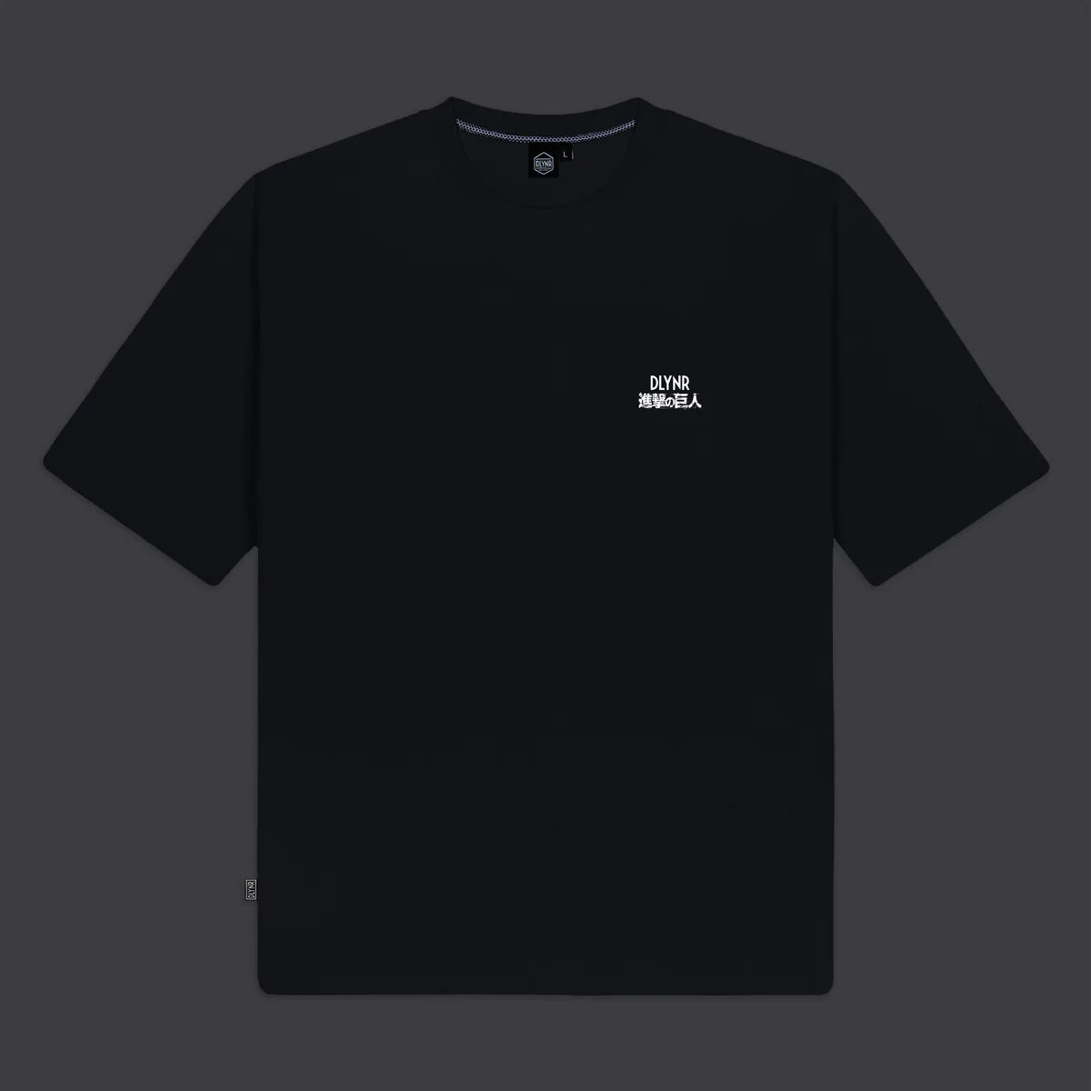 dolly noir camiseta colossal titan over