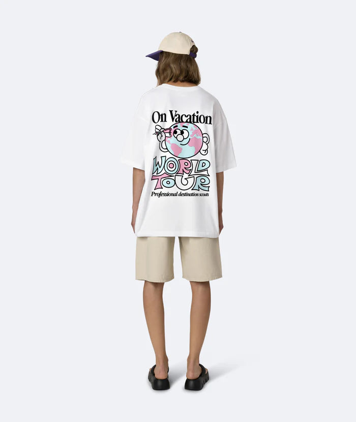 on vacation camiseta world tour white