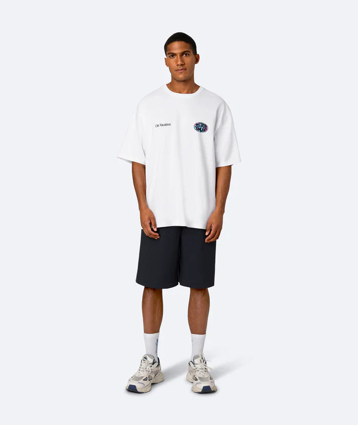 on vacation camiseta world tour white