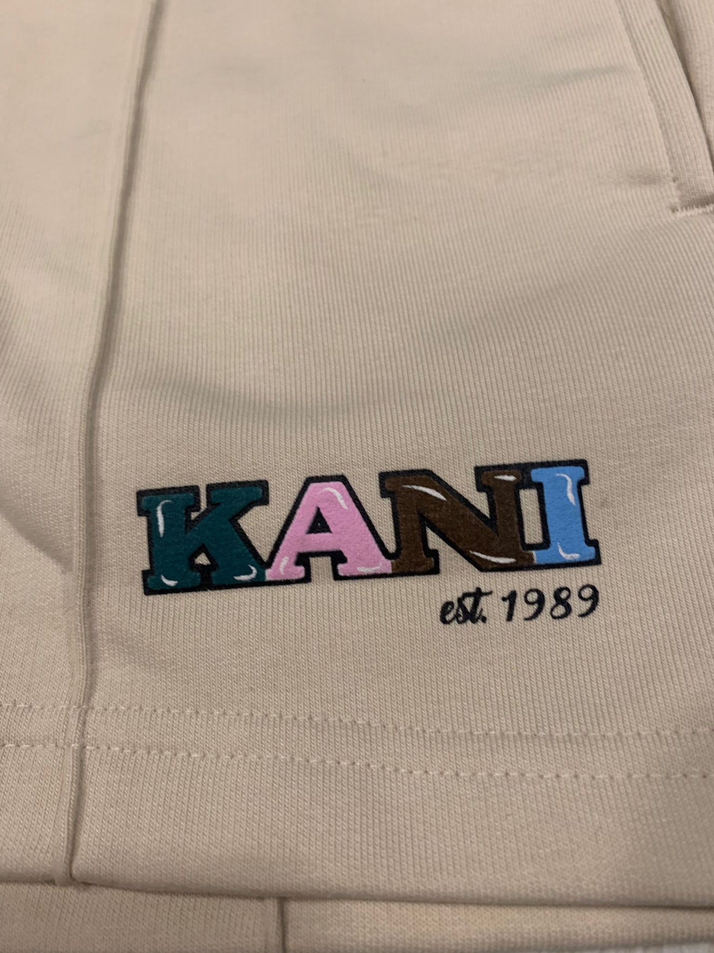 karl kani bermuda retro shorts light sand