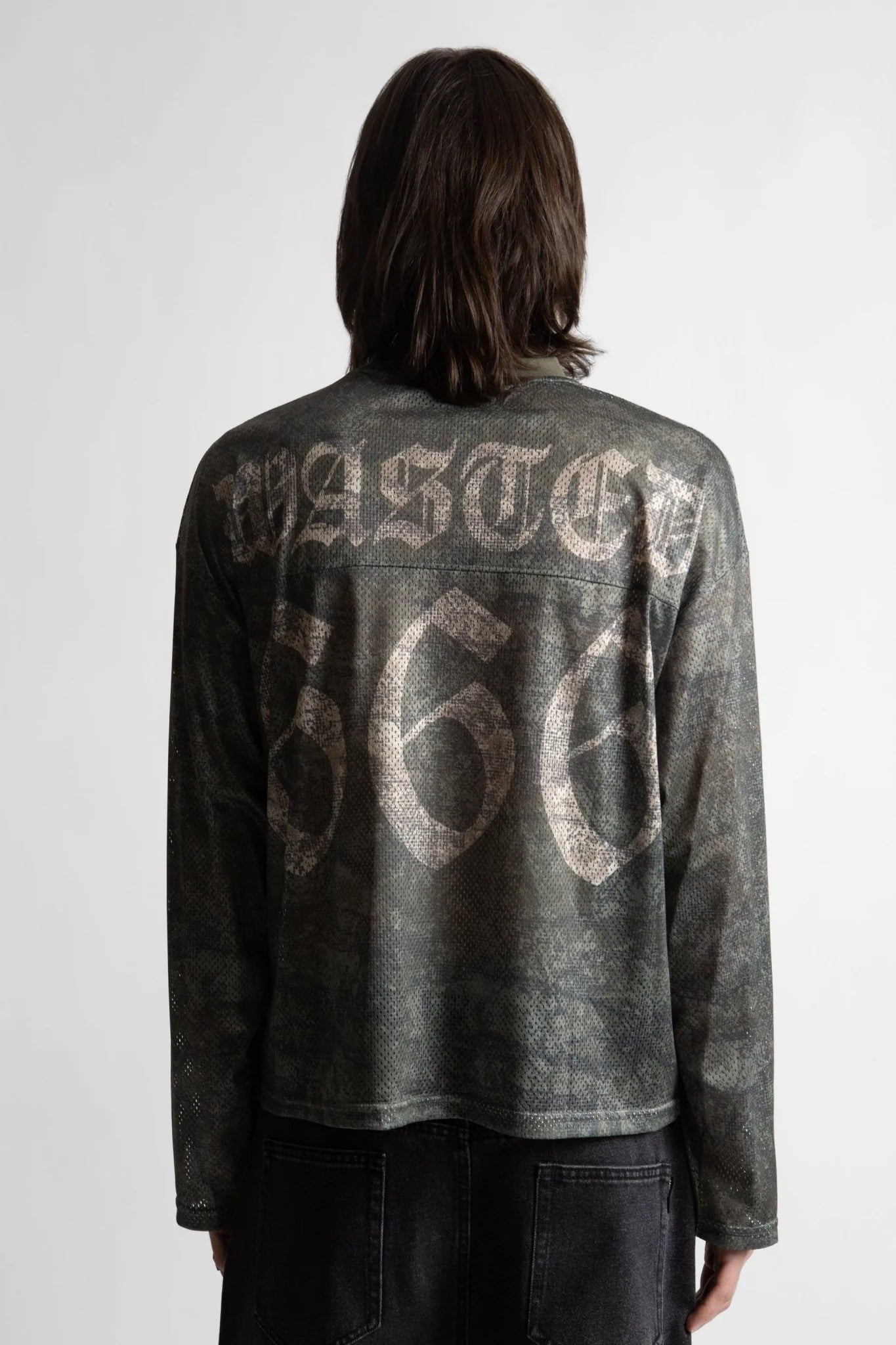 5618794