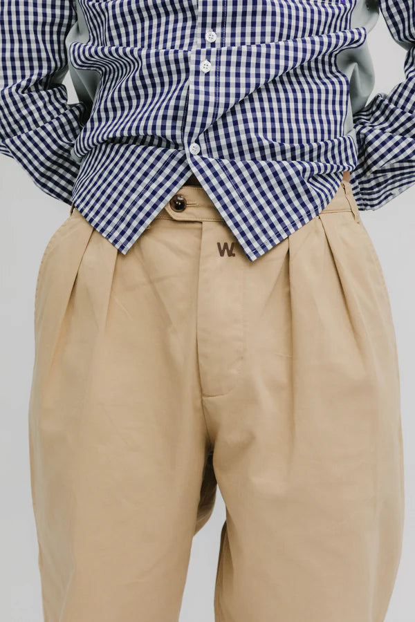 we are not friends pantalón pleat cream chino