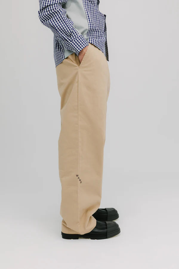 we are not friends pantalón pleat cream chino