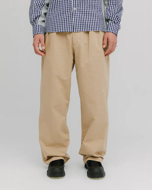 we are not friends pantalón pleat cream chino