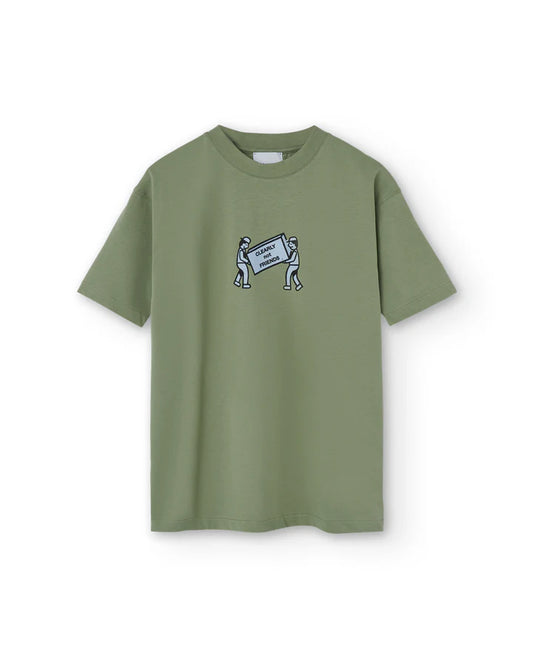 we are not friends camiseta clearly a green