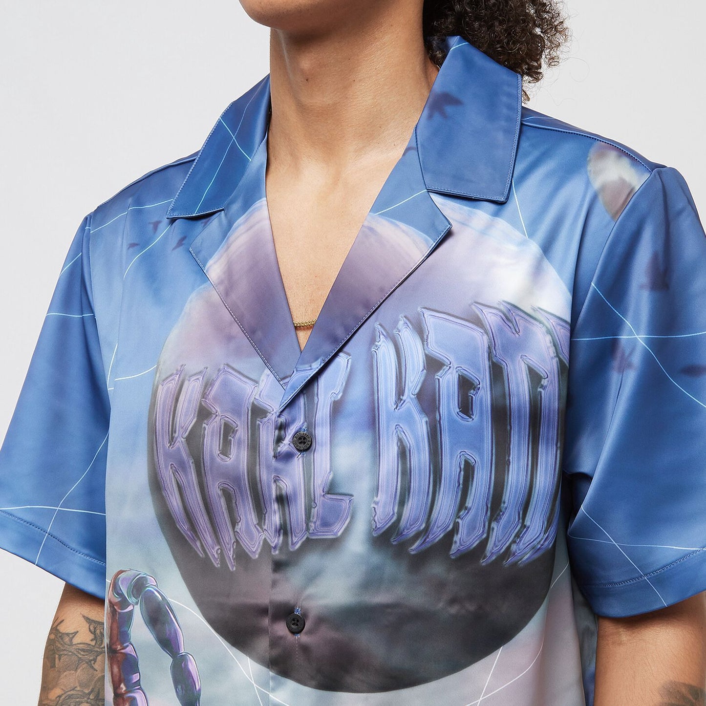karl kani camiseta woven signature metaverse resort