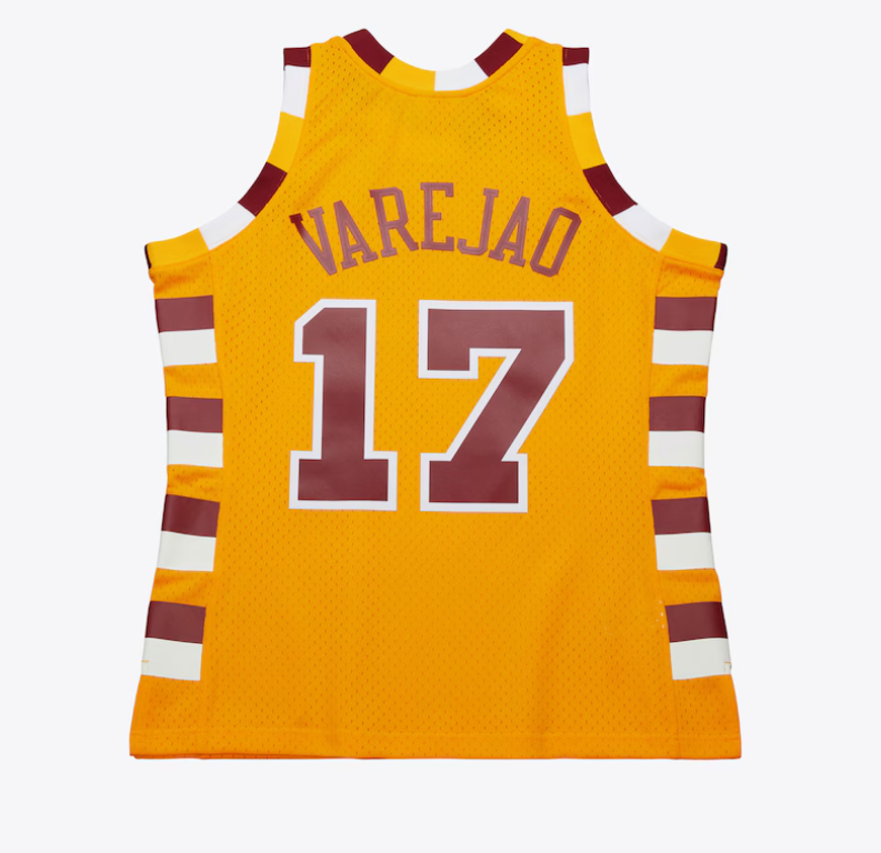 mitchell & ness camisilla  Anderson Varejao Gold Cleveland Cavaliers 2004/05 Hardwood Classics Swingman Jersey