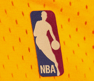 mitchell & ness camisilla  Anderson Varejao Gold Cleveland Cavaliers 2004/05 Hardwood Classics Swingman Jersey